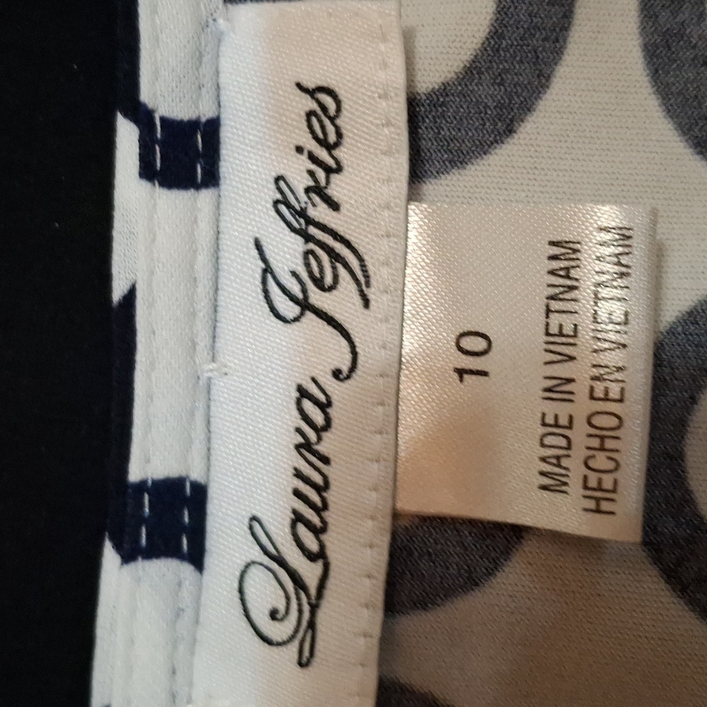 Chic Black and White Circle Pattern Dress By Laura Jeffries. Size 10 - Picture 5 of 6